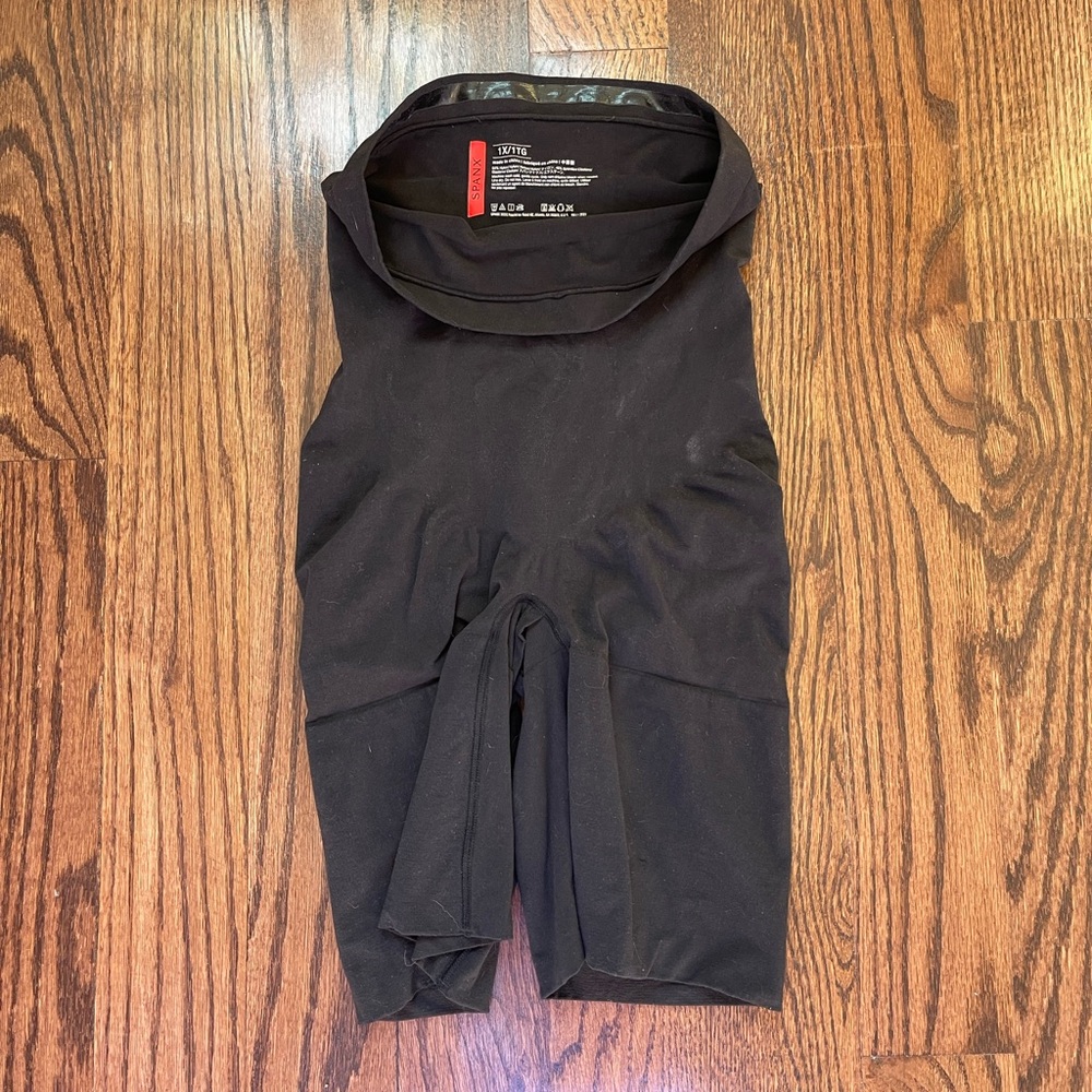 SPANX Oncore High Waisted Mid Thigh Short Sculpt Very Black 1X - Picture 2 of 4